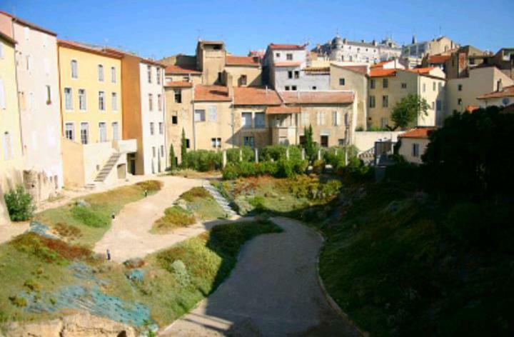 Le Petit Nid Des Arenes Appartement Béziers Buitenkant foto